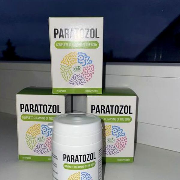Barattolo bianco di Paratozol davanti alle sue scatole