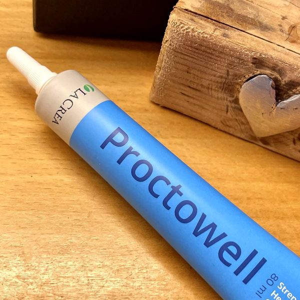 Tubo azzurro di ProctoWell con cannula applicatrice